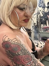 A girl tells her dad that she loves him in a naughty way