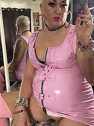 An experienced prostitute spreads her pussy lips to show her experience