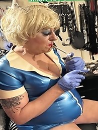 A hot granny show how to suck cock professionally