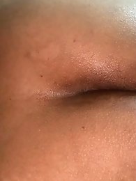 Girlfriends toes splashing in the water