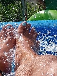 Aquatic foot pampering