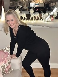 Hot MILF Tia posing in pink underwear for a photo session