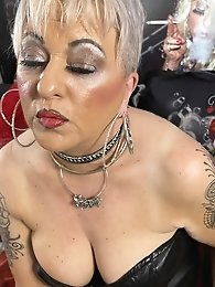 Older girlfriends have their holes fingered and soaked