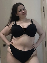 Old chick gets ready for porn